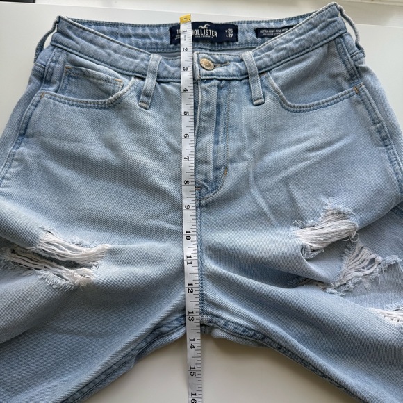 Hollister Ultra High-Rise Mom Jeans Distressed Jeans Size 25 - Picture 8 of 9